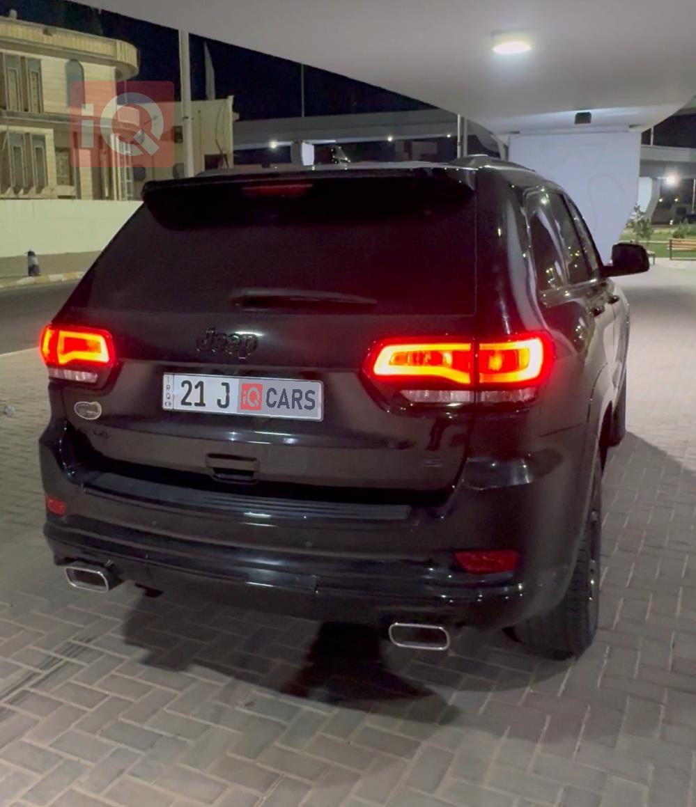 جیپ گراند شیرۆکی